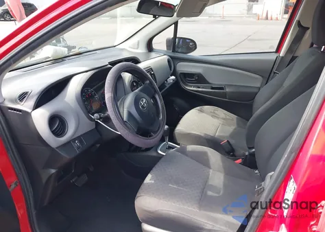 2015 Toyota Yaris L z USA, uszkodzony, nr VIN VNKKTUD36FA036135